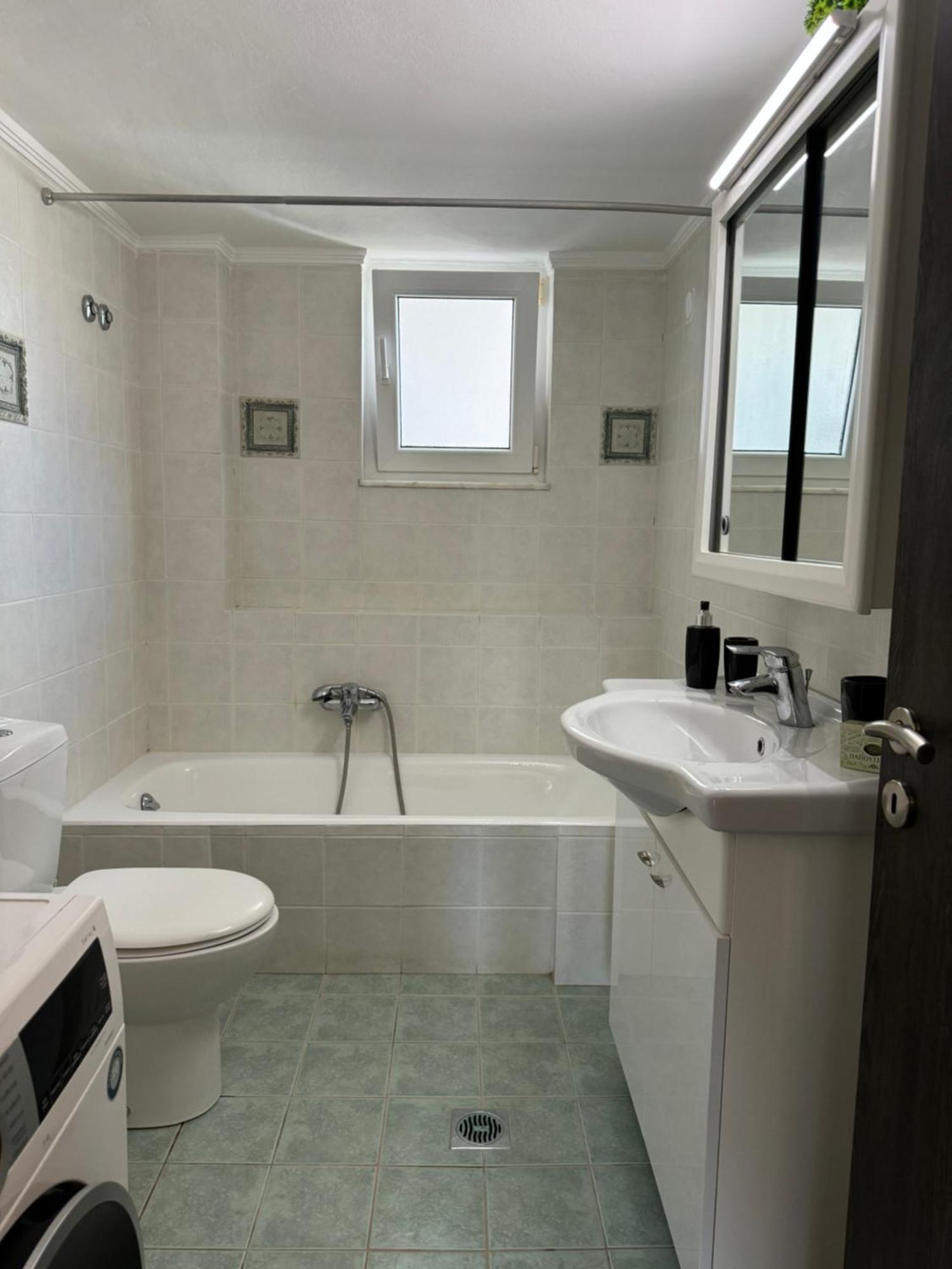 Navaro Apartments Patras Extérieur photo